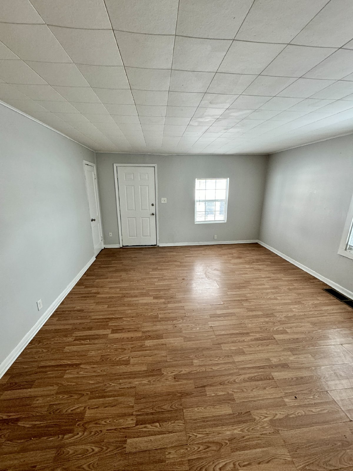 3056 N Euclid-2 bed/1 Bath - Move in ready property image